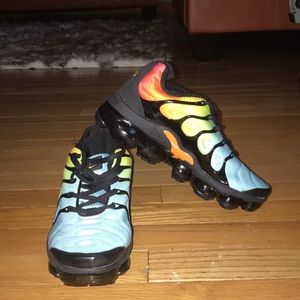 NIKE AIR VAPORMAX PLUS